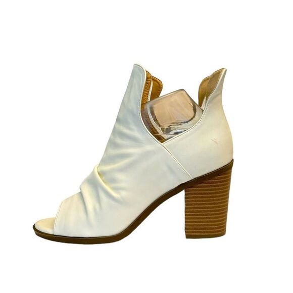 GC Shoes White Vegan Leather Susana Slip On Peep Toe Block Heels Size 8.5 NWT - Picture 1 of 7